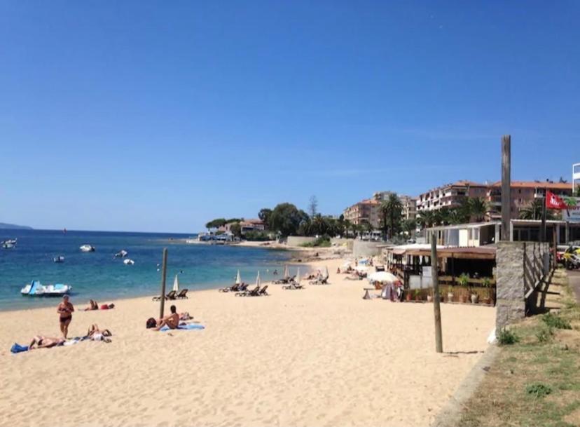 Ajaccio magnifique T2 37m2 centre ville vue mer au bord de la plage Neuf 4 couchages balcon parking privé fermé Clim wifi Exterior foto