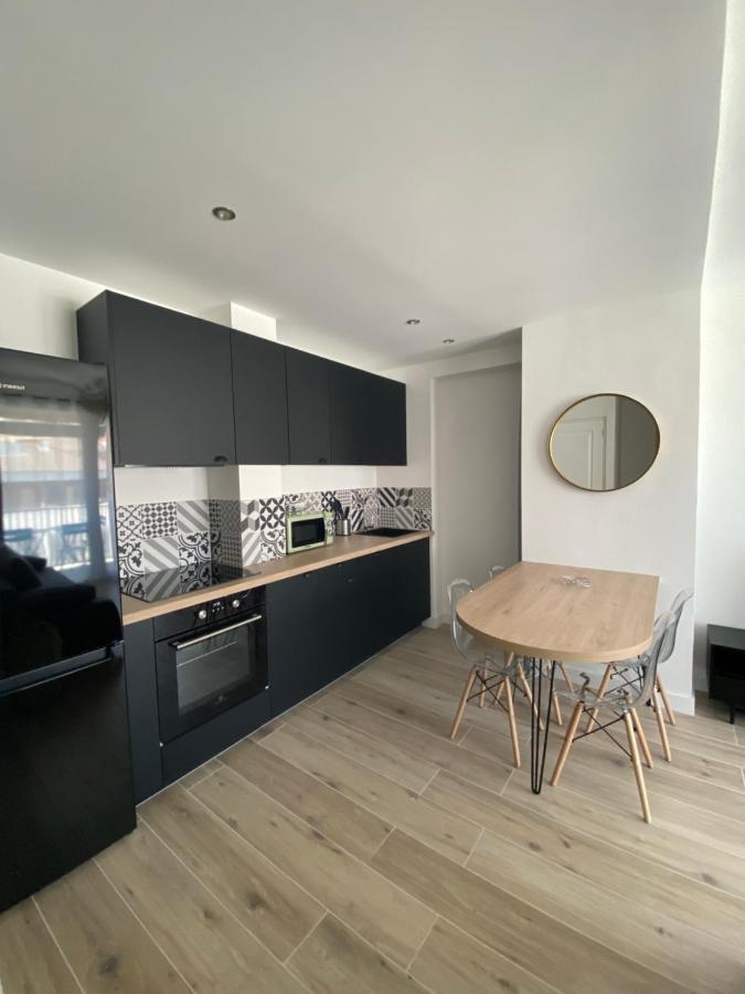 Ajaccio magnifique T2 37m2 centre ville vue mer au bord de la plage Neuf 4 couchages balcon parking privé fermé Clim wifi Exterior foto