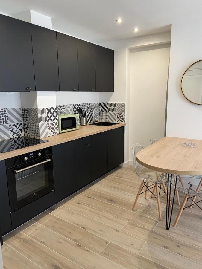 Ajaccio magnifique T2 37m2 centre ville vue mer au bord de la plage Neuf 4 couchages balcon parking privé fermé Clim wifi Exterior foto