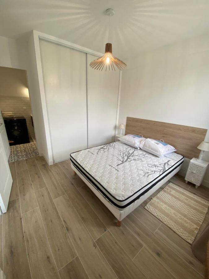 Ajaccio magnifique T2 37m2 centre ville vue mer au bord de la plage Neuf 4 couchages balcon parking privé fermé Clim wifi Exterior foto