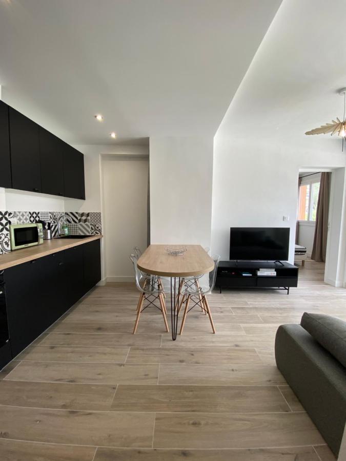 Ajaccio magnifique T2 37m2 centre ville vue mer au bord de la plage Neuf 4 couchages balcon parking privé fermé Clim wifi Exterior foto