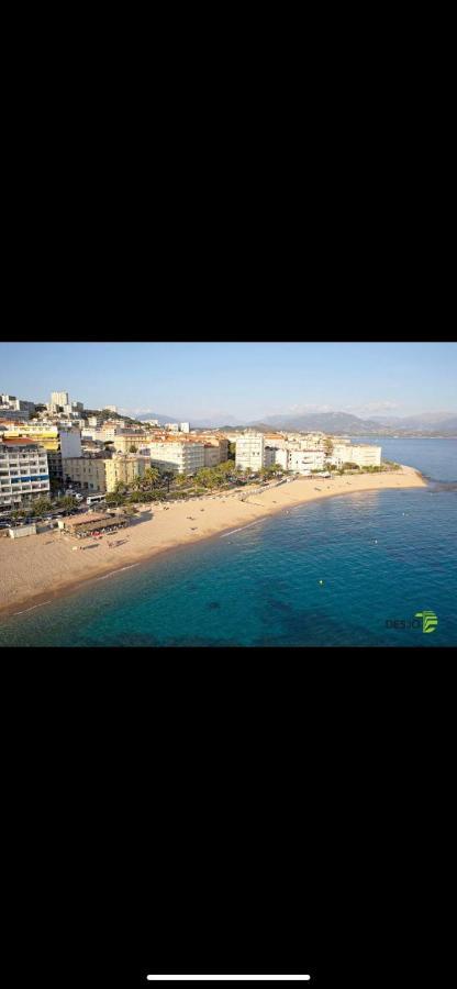 Ajaccio magnifique T2 37m2 centre ville vue mer au bord de la plage Neuf 4 couchages balcon parking privé fermé Clim wifi Exterior foto